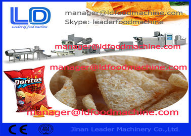 Les puces de maïs carrées frites de Doritos faisant la machine, 220kg/h ont expulsé des machines de casse-croûte