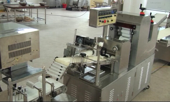 Machine automatique industrielle de formation de la pâte, petit pain de Steamd faisant la machine
